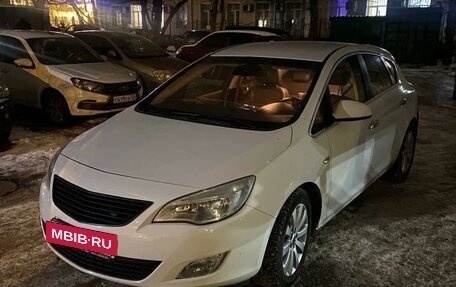 Opel Astra J, 2010 год, 2 фотография