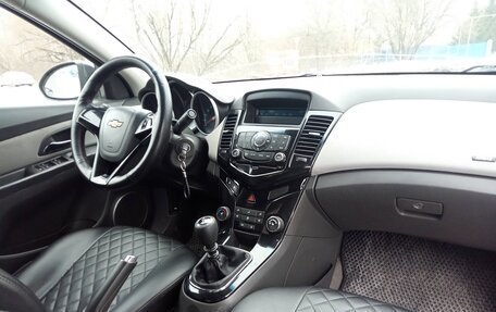 Chevrolet Cruze II, 2010 год, 500 000 рублей, 9 фотография