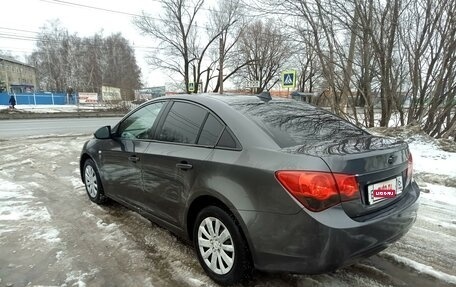 Chevrolet Cruze II, 2010 год, 500 000 рублей, 3 фотография