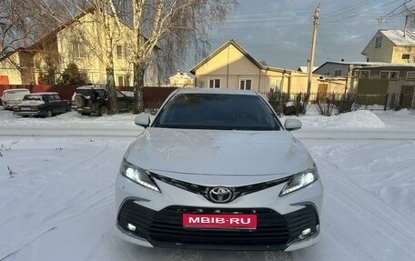 Toyota Camry, 2021 год, 2 380 000 рублей, 1 фотография