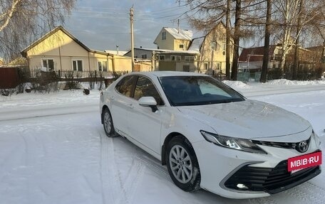 Toyota Camry, 2021 год, 2 380 000 рублей, 3 фотография