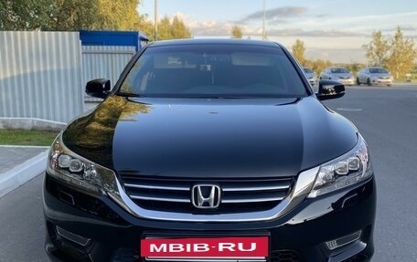 Honda Accord IX рестайлинг, 2013 год, 2 050 000 рублей, 2 фотография