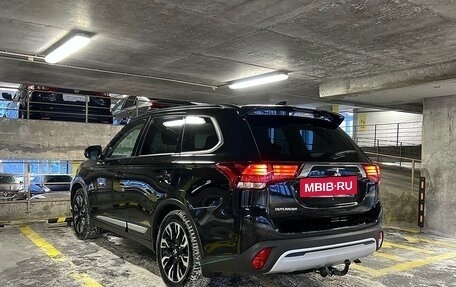 Mitsubishi Outlander III рестайлинг 3, 2022 год, 2 479 000 рублей, 6 фотография