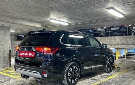 Mitsubishi Outlander III рестайлинг 3, 2022 год, 2 479 000 рублей, 4 фотография