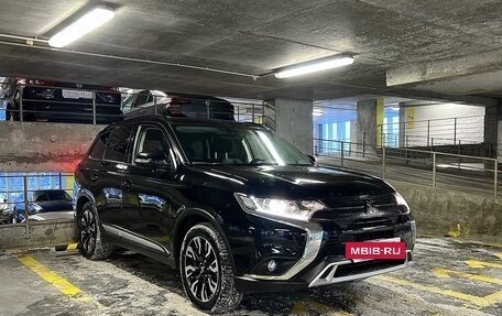 Mitsubishi Outlander III рестайлинг 3, 2022 год, 2 479 000 рублей, 3 фотография