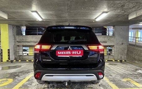 Mitsubishi Outlander III рестайлинг 3, 2022 год, 2 479 000 рублей, 5 фотография