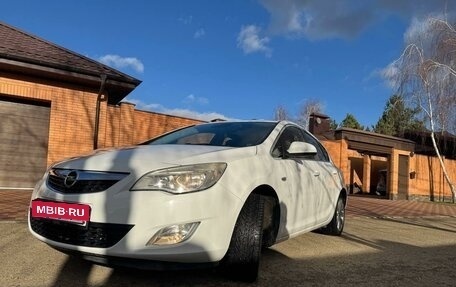 Opel Astra J, 2011 год, 1 050 000 рублей, 2 фотография