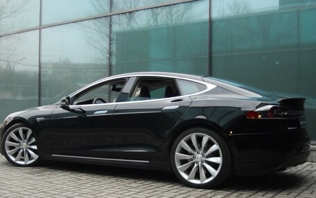 Tesla Model S I, 2013 год, 2 490 000 рублей, 1 фотография