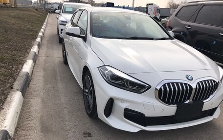 BMW 1 серия, 2019 год, 2 200 000 рублей, 2 фотография