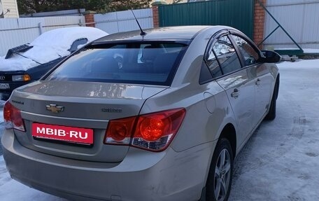 Chevrolet Cruze II, 2010 год, 710 000 рублей, 3 фотография