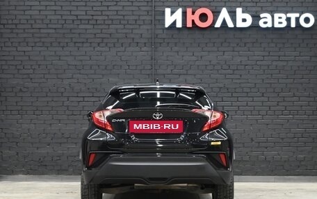 Toyota C-HR I рестайлинг, 2017 год, 2 480 000 рублей, 4 фотография