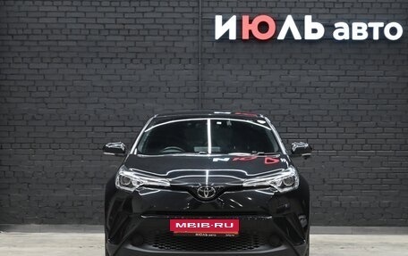 Toyota C-HR I рестайлинг, 2017 год, 2 480 000 рублей, 2 фотография