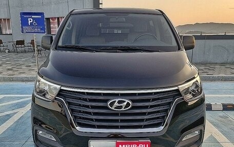 Hyundai Grand Starex Grand Starex I рестайлинг 2, 2021 год, 1 700 000 рублей, 1 фотография