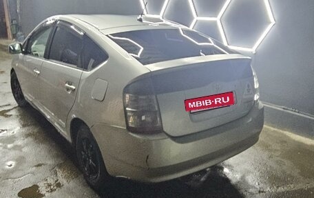 Toyota Prius, 2004 год, 500 000 рублей, 3 фотография