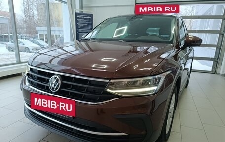 Volkswagen Tiguan II, 2021 год, 3 850 000 рублей, 2 фотография