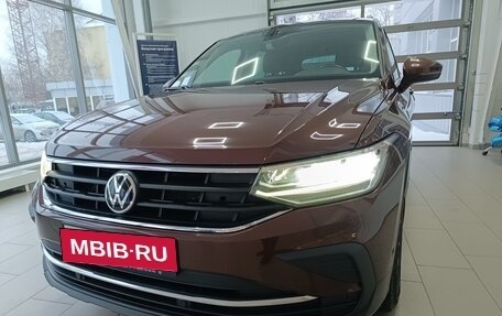 Volkswagen Tiguan II, 2021 год, 3 850 000 рублей, 3 фотография