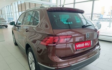 Volkswagen Tiguan II, 2021 год, 3 850 000 рублей, 40 фотография