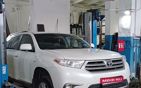 Toyota Highlander III, 2011 год, 2 150 000 рублей, 10 фотография