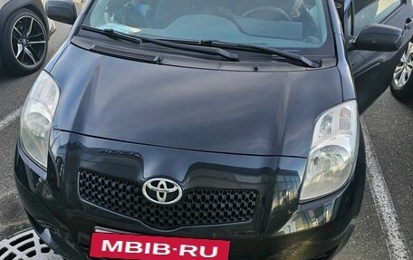 Toyota Yaris III рестайлинг, 2007 год, 690 000 рублей, 2 фотография