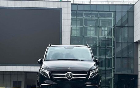 Mercedes-Benz V-Класс, 2021 год, 6 000 000 рублей, 2 фотография