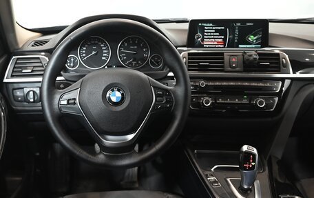 BMW 3 серия, 2017 год, 2 190 000 рублей, 15 фотография