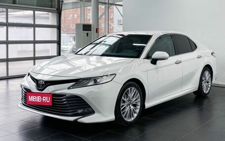 Toyota Camry, 2018 год, 3 049 000 рублей, 2 фотография