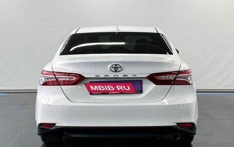 Toyota Camry, 2018 год, 3 049 000 рублей, 6 фотография