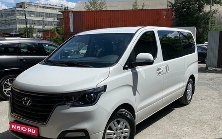 Hyundai H-1 II рестайлинг, 2021 год, 3 900 000 рублей, 3 фотография