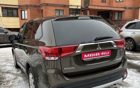 Mitsubishi Outlander III рестайлинг 3, 2016 год, 1 730 000 рублей, 5 фотография