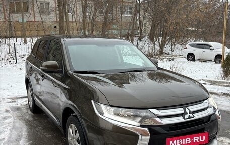 Mitsubishi Outlander III рестайлинг 3, 2016 год, 1 730 000 рублей, 2 фотография