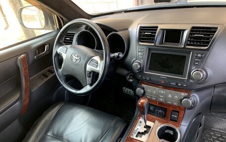 Toyota Highlander III, 2012 год, 2 350 000 рублей, 4 фотография