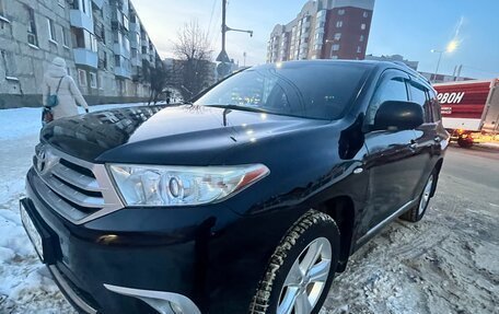 Toyota Highlander III, 2013 год, 2 100 000 рублей, 1 фотография