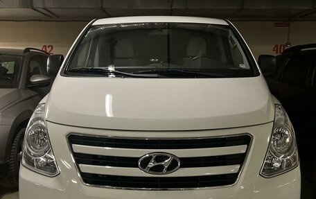 Hyundai H-1 II рестайлинг, 2015 год, 3 100 000 рублей, 1 фотография