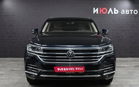 Volkswagen Touareg III, 2018 год, 5 390 000 рублей, 2 фотография