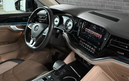 Volkswagen Touareg III, 2018 год, 5 390 000 рублей, 16 фотография