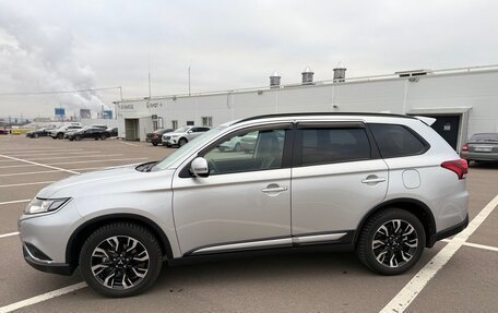 Mitsubishi Outlander III рестайлинг 3, 2022 год, 3 100 000 рублей, 4 фотография