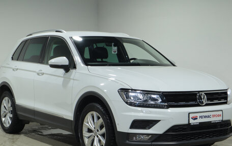 Volkswagen Tiguan II, 2018 год, 2 753 000 рублей, 2 фотография