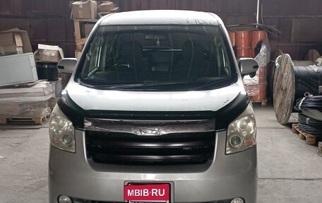 Toyota Noah III, 2007 год, 1 330 000 рублей, 4 фотография