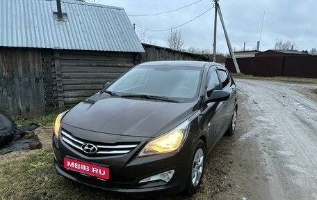 Hyundai Solaris II рестайлинг, 2015 год, 990 000 рублей, 1 фотография