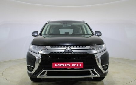 Mitsubishi Outlander III рестайлинг 3, 2018 год, 1 950 000 рублей, 2 фотография