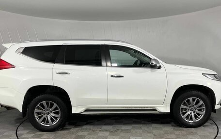 Mitsubishi Pajero Sport III рестайлинг, 2017 год, 2 840 000 рублей, 4 фотография