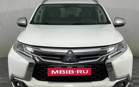 Mitsubishi Pajero Sport III рестайлинг, 2017 год, 2 840 000 рублей, 2 фотография