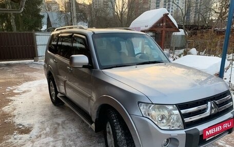 Mitsubishi Pajero IV, 2011 год, 2 399 000 рублей, 2 фотография