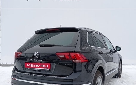 Volkswagen Tiguan II, 2021 год, 3 329 000 рублей, 2 фотография