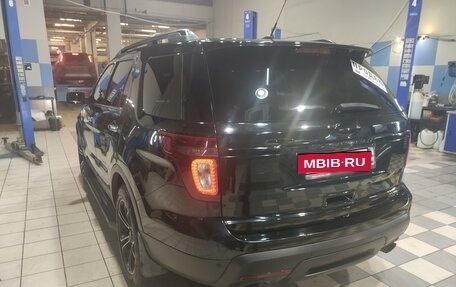 Ford Explorer VI, 2015 год, 2 165 000 рублей, 6 фотография