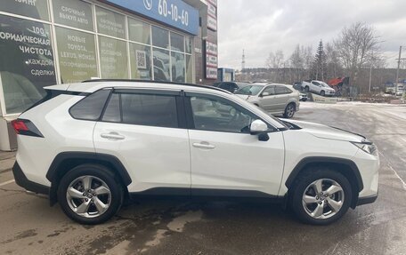 Toyota RAV4, 2019 год, 3 290 000 рублей, 2 фотография