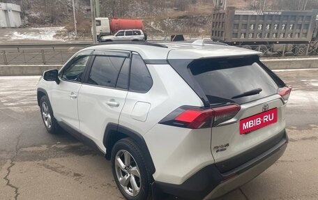 Toyota RAV4, 2019 год, 3 290 000 рублей, 5 фотография