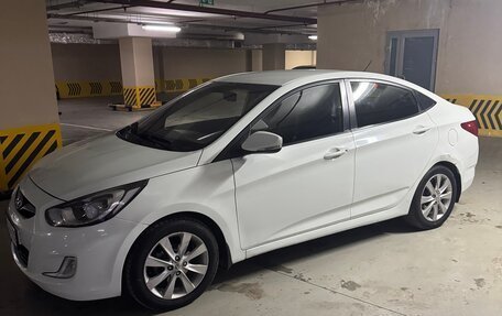 Hyundai Solaris II рестайлинг, 2011 год, 850 000 рублей, 4 фотография