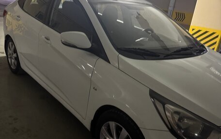 Hyundai Solaris II рестайлинг, 2011 год, 850 000 рублей, 3 фотография