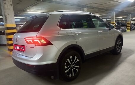 Volkswagen Tiguan II, 2019 год, 2 200 000 рублей, 2 фотография